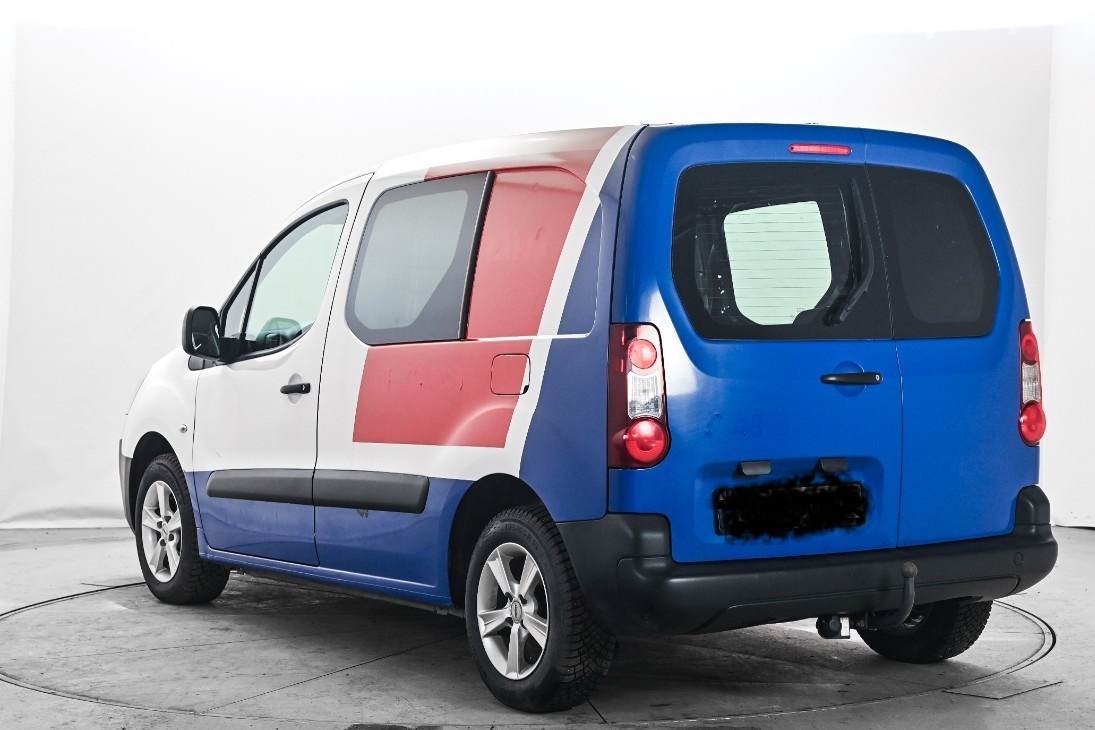Citroën Berlingo 90 CV, AUTOMATIQUE SUPPORT DE REMORQUAGE , AC , Année modèle 2015 – Image 21