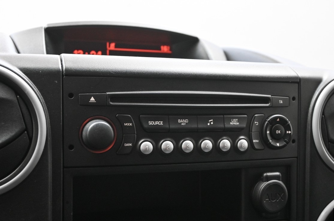 Citroën Berlingo 90 CV, AUTOMATIQUE SUPPORT DE REMORQUAGE , AC , Année modèle 2015 – Image 18