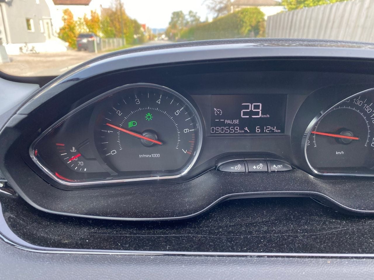 Peugeot 208 – Image 11