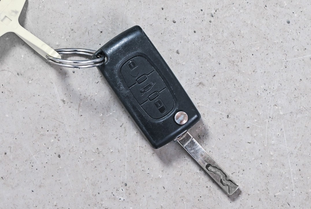 Citroën Berlingo 90 CV, AUTOMATIQUE SUPPORT DE REMORQUAGE , AC , Année modèle 2015 – Image 30