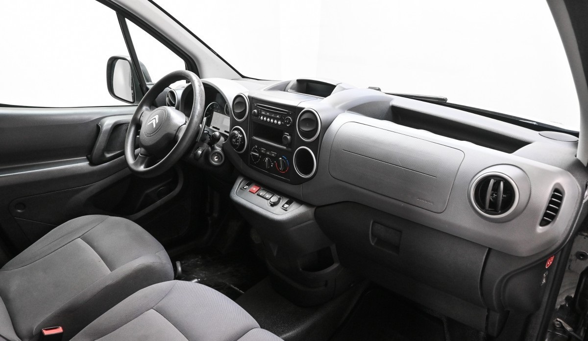 Citroën Berlingo 90 CV, AUTOMATIQUE SUPPORT DE REMORQUAGE , AC , Année modèle 2015 – Image 12
