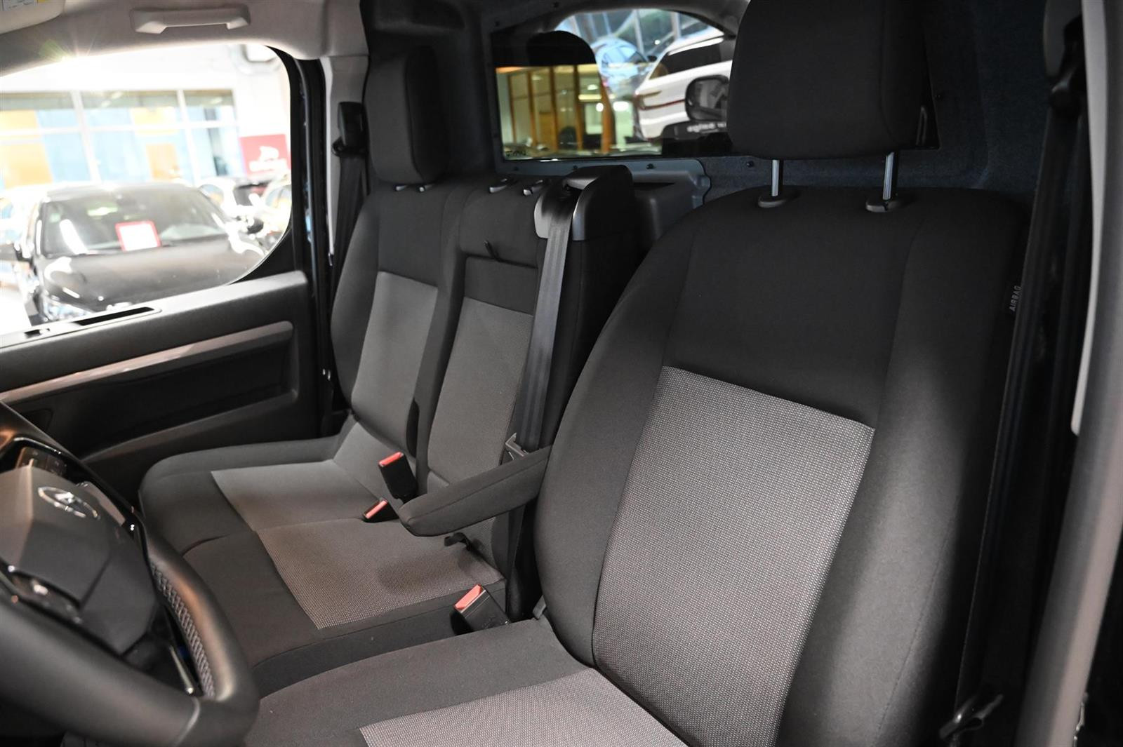 Citroën Jumpy 2.0 HDI 177 ch /Proff FACELIFT Black Edition / 2024 /6 590 km/ Automatique /Diesel – Image 28