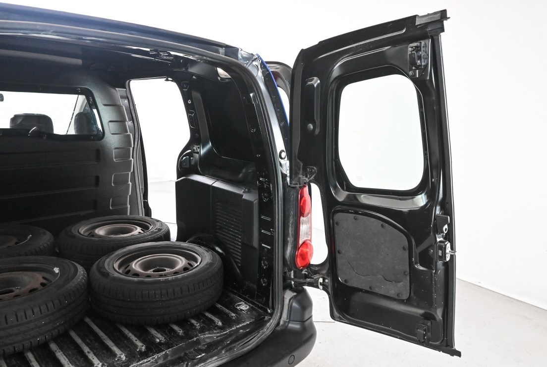 Citroën Berlingo 90 CV, AUTOMATIQUE SUPPORT DE REMORQUAGE , AC , Année modèle 2015 – Image 24