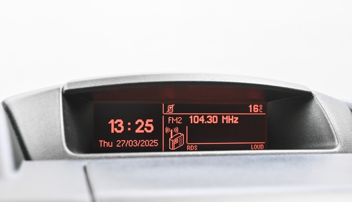 Citroën Berlingo 90 CV, AUTOMATIQUE SUPPORT DE REMORQUAGE , AC , Année modèle 2015 – Image 17