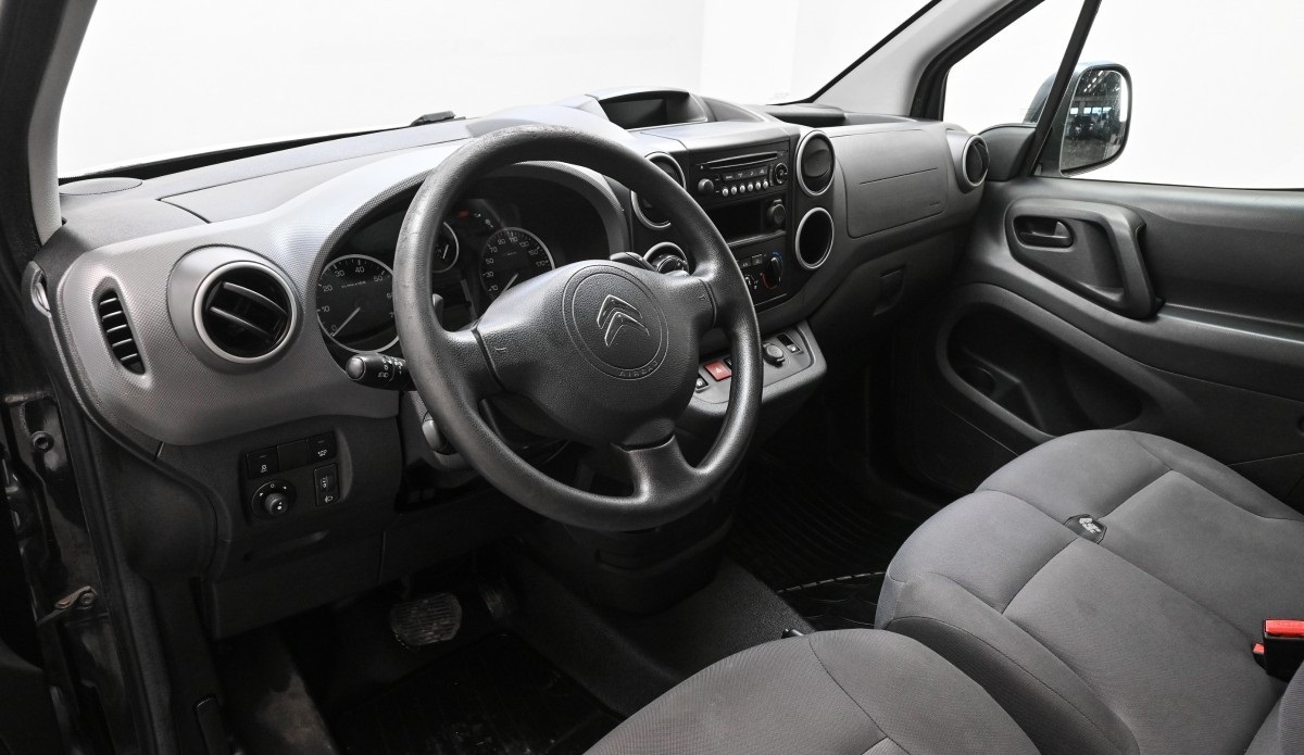 Citroën Berlingo 90 CV, AUTOMATIQUE SUPPORT DE REMORQUAGE , AC , Année modèle 2015 – Image 28