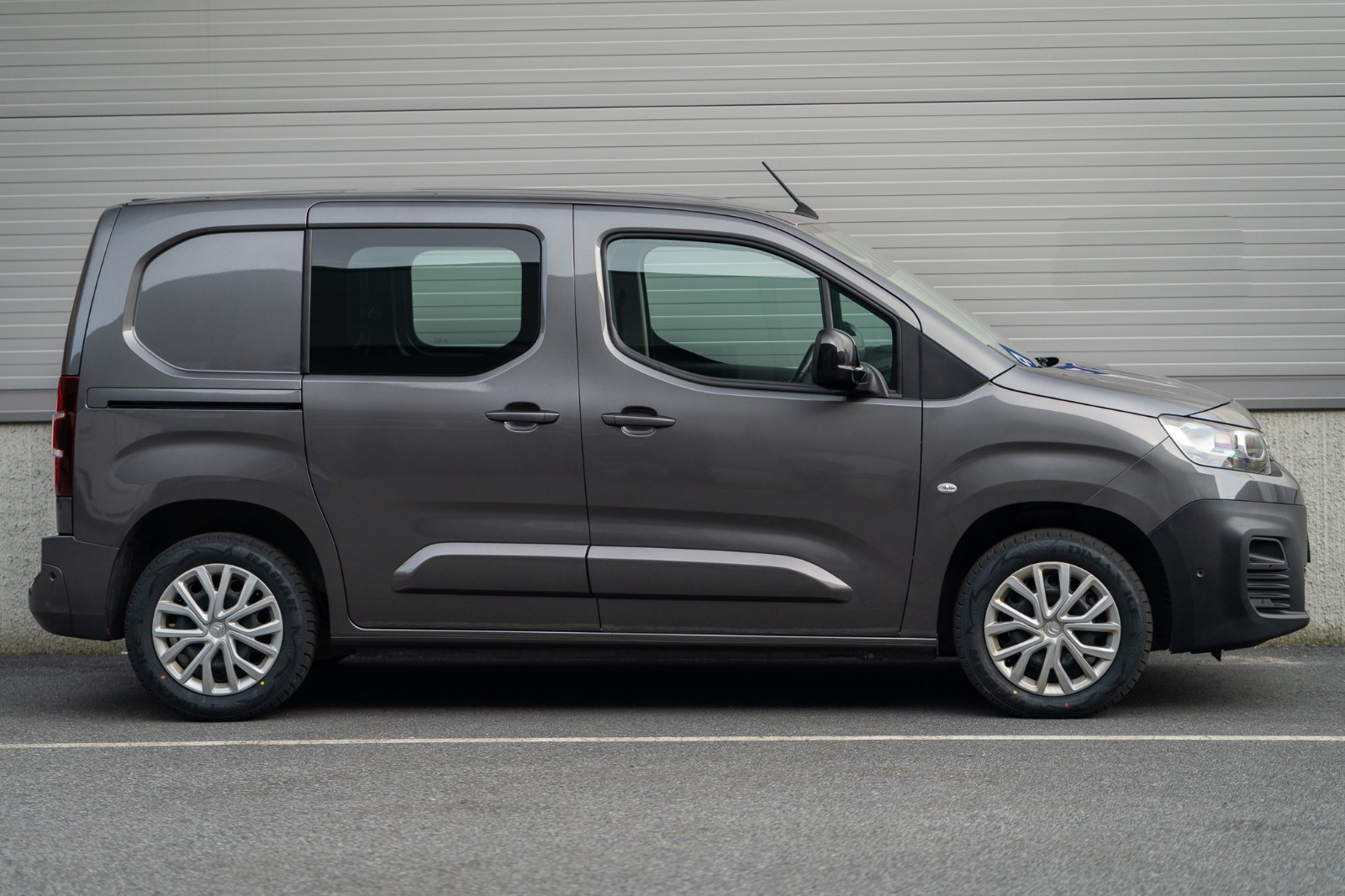 Citroën Berlingo Automatique/L1/Webasto/2 portes coulissantes/ modèle 2021 – Image 19