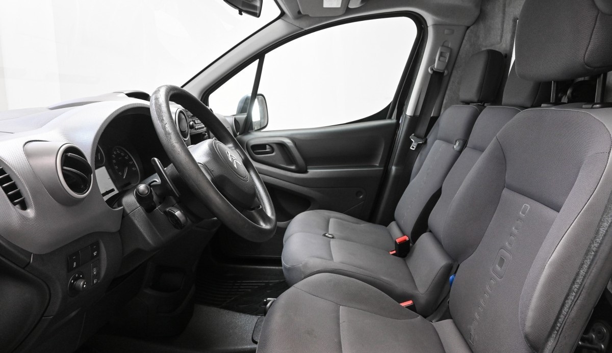 Citroën Berlingo 90 CV, AUTOMATIQUE SUPPORT DE REMORQUAGE , AC , Année modèle 2015 – Image 27