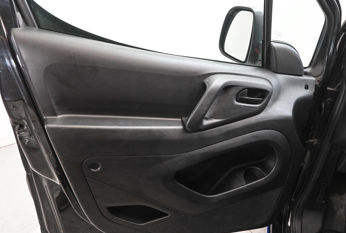 Citroën Berlingo 90 CV, AUTOMATIQUE SUPPORT DE REMORQUAGE , AC , Année modèle 2015 – Image 5