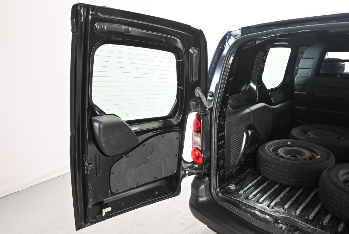 Citroën Berlingo 90 CV, AUTOMATIQUE SUPPORT DE REMORQUAGE , AC , Année modèle 2015 – Image 25